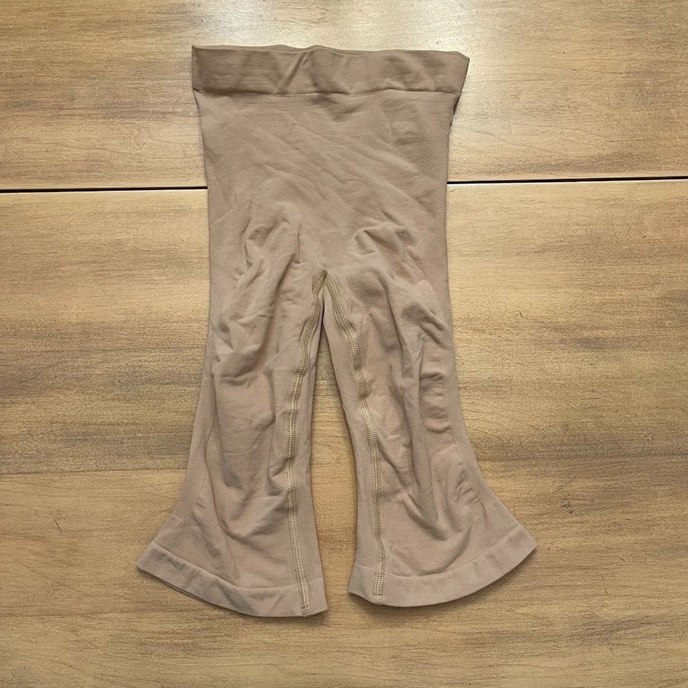 NWOT Skims Sculpting Above The Knee Shaping Shorts Tan Size S-M